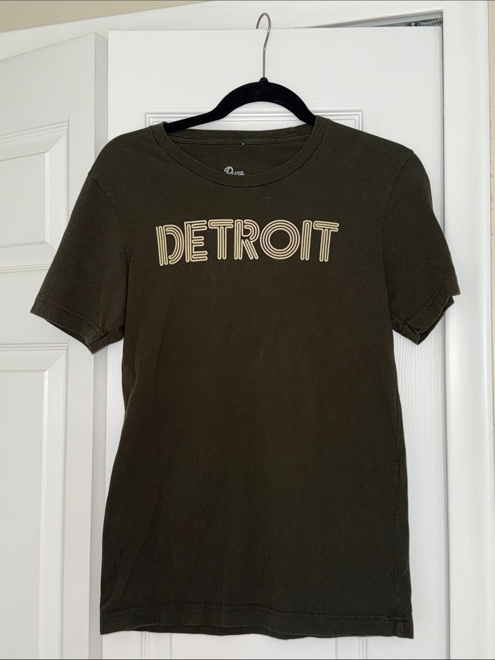 Detroit Graphic Tee in Olive Green I by Divided